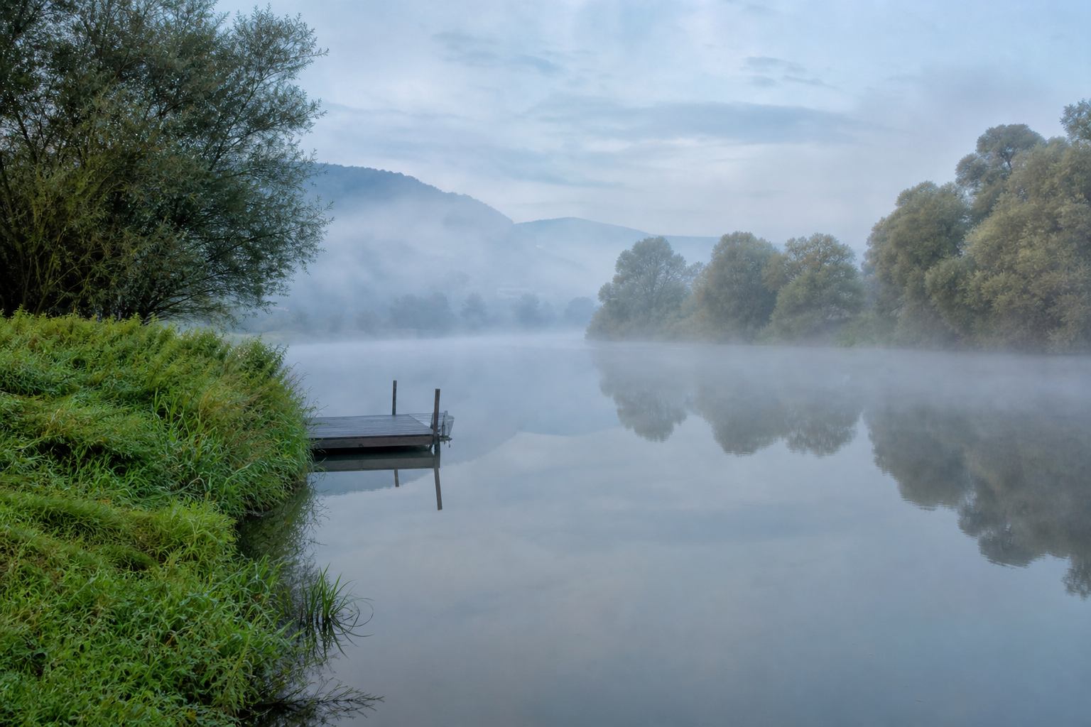 Morgennebel über Flussauen an der Werra